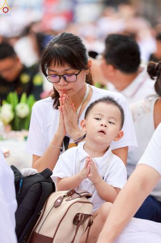 ภาพ No.237078:วันอาทิตย์ที่ 10 สิงหาคม พ.ศ. 2568 มหาสังฆทานครั้งยิ่งใหญ่ ตักบาตรพระ 10,000 รูป ถ.นิพัทธ์อุทิศ 3 ใจกลางนครหาดใหญ่ จ.สงขลา (ชุดที่ 2)