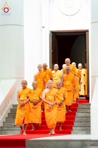 ภาพ No.244803:วันเสาร์ที่ 6 กันยายน พ.ศ. 2568 พิธีถวายบาตร บรรพชา อุปสมบทของนาคธรรมทายาท โครงการอุปสมบทหมู่บูชาธรรมครบรอบ 108 ปี  วันครูผู้ค้นพบวิชชาธรรมกาย ณ โบสถ์พระไตรปิฎก วัดพระธรรมกาย