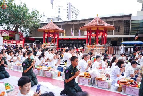 ภาพ No.85916:ตักบาตรพระนานาชาติ 10,000 รูป ใจกลางนครหาดใหญ่ จ.สงขลา วันอาทิตย์ที่ 20 สิงหาคม พ.ศ. 2566