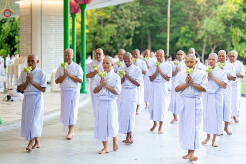 ภาพ No.159719:พิธีตัดปอยผมปลงผมนาคธรรมทายาท, พิธีบรรพชาอุปสมบทหมู่ โครงการอุปสมบทหมู่บูชาธรรม 140 ปี พระมงคลเทพมุนี (สด จนฺทสโร) ณ โบสถ์พระไตรปิฏก วัดพระธรรมกาย วันเสาร์ที่ 5 ตุลาคม พ.ศ. 2567