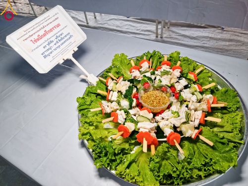 ภาพ No.108107:พิธีถวายภัตตาหารเป็นสังฆทาน แด่คณะพระธรรมยาตราฯ ในโครงการธรรมยาตรากตัญญูบูชา มหาปูชนียาจารย์ พระมงคลเทพมุนี(สด จนฺทสโร) พระผู้ปราบมาร อนุสรณ์สถาน 7 แห่ง ปีที่ 12 วันที่ 8 มกราคม พ.ศ. 2567 ณ อนุสรณ์สถานมหาวิหารพระมงคลเทพมุนี (โลตัสแลนด์) อ.สองพี่น้อง จ.สุ