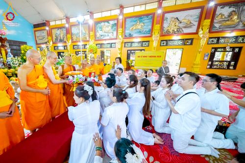 ภาพ No.274129:วันที่ 23 พฤศจิกายน พ.ศ. 2568 ประธานมูลนิธิธรรมกาย ถวายปัจจัยสมทบกฐินแด่ วัดเทียนเวียนเฟื้อกเซิน ศูนย์วิปัสสนาที่มีชื่อเสียง มากกว่า 50 ปีในเวียดนาม