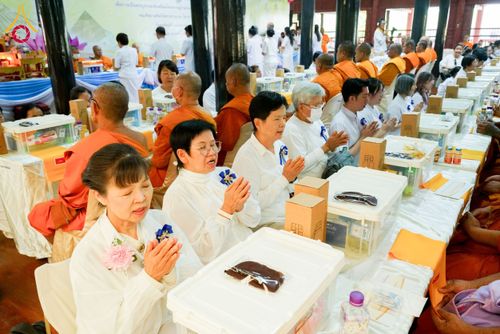 ภาพ No.202176:พิธีเจริญพระพุทธมนต์ ปฏิบัติธรรม มอบทุนการศึกษา ถวายสังฆทาน 108 วัด เพื่อถวายเป็นพุทธบูชา และขับเคลื่อนโครงการหมู่บ้านรักษาศีล 5 โดยคณะสงฆ์จังหวัดนครปฐม คณะศิษยานุศิษย์วัดพระธรรมกาย โครงการธรรมยาตรา ปีที่ 13 ณ วัดบางปลา อำเภอบางเลน จังหวัดนครปฐม