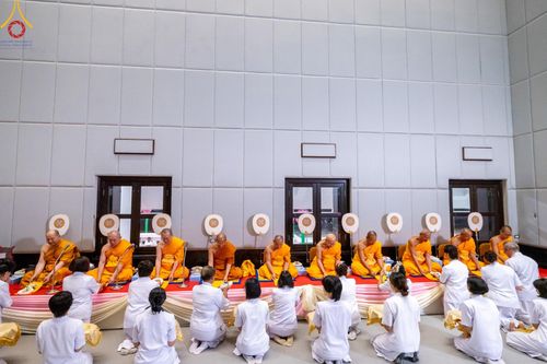 ภาพ No.123257:พิธีพระราชทานสัญญาบัตร พัดยศ และผ้าไตร แด่พระสงฆ์ในเขตปกครองคณะสงฆ์หนกลาง ณ วัดพระศรีมหาธาตุ เขตบางเขน กรุงเทพมหานคร และพิธีมุทิตาสักการะพระสังฆาธิการ ผู้ได้รับเลื่อนและตั้งสมณศักดิ์ ตามพระบรมราชโองการ ณ วัดพระธรรมกาย ในวันที่ 4 กุมภาพันธ์ พ.ศ. 2567