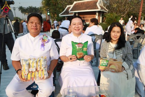 ภาพ No.208672:ตักบาตรพระ 1,743 รูป ครบรอบ 743 ปี นครน่าน ถวายเป็นพุทธบูชา น้อมบุญกุศลอุทิศให้บรรพบุรุษ วันอาทิตย์ ที่ 16 กุมภาพันธ์ พ.ศ. 2568 ณ ถนนคนเดินข่วงเมืองน่าน ต.ในเวียง อ.เมือง จ.น่าน