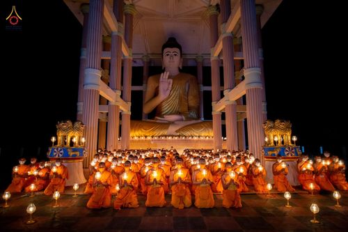 ภาพ No.76574:คณะสงฆ์และสามเณรบังกลาเทศ ปฎิบัติธรรมและจุดโคมประทีปถวายเป็นพุทธบูชา วันที่ 17 กุมภาพันธ์ พ.ศ. 2566