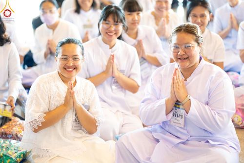 ภาพ No.151017:พิธีตักบาตร ในวันอาทิตย์ต้นเดือน วันที่ 1 กันยายน พ.ศ. 2567 ณ สภาธรรมกายสากล วัดพระธรรมกาย