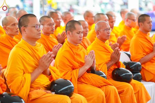 ภาพ No.146461:มหาสังฆทานถวายเป็นพุทธบูชาครั้งยิ่งใหญ่ โครงการทำบุญตักบาตร เพื่อถวายเป็นพระราชกุศล เนื่องในโอกาสมหามงคลเฉลิมพระชนมพรรษา พระบาทสมเด็จพระเจ้าอยู่ห้วฯ ทรงเจริญพระชนมพรรษา 6 รอบ 72 พรรษา