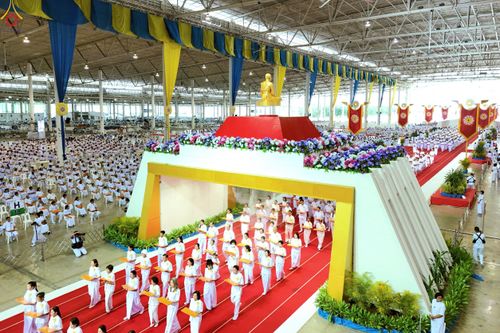 ภาพ No.240712:วันพุธที่ 27 สิงหาคม พ.ศ. 2568 พิธีทอดผ้าป่าเพื่อสร้างอาคาร  82 ปี หลวงพ่อธัมมชโย สมทบกฐินวัดพระธรรมกาย และกฐิน 30,000 วัดทั่วประเทศ ครั้งที่ 1