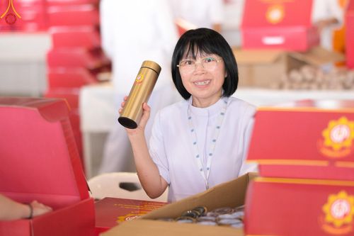 ภาพ No.212043:วันจันทร์ที่ 17 มีนาคม พ.ศ. 2568 บุญบรรจุกล่องไทยธรรม เพื่อถวายแด่พระสังฆาธิการ 40,000 กว่าวัดทั่วไทย ในวันคุ้มครองโลก 22 เมษายน พ.ศ. 2568 ณ บ้านแก้วเรือนทองคุณยายฯ วัดพระธรรมกาย