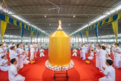 ภาพ No.149747:พิธีจุดเทียนใจ ไฟนิรันดร์ อนันตชัย วันอาทิตย์ที่ 25 สิงหาคม พ.ศ.2567 วัดพระธรรมกาย จ.ปทุมธานี