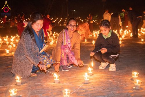 ภาพ No.130639:พิธีจุดโคมประทีปถวายเป็นพุทธบูชา ในโครงการบรรพชา 1,250 รูป ณ มหาวิหารมายาเทวี แดนประสูติ สวนลุมพินี ประเทศเนปาล วันที่ 9 มีนาคม พ.ศ. 2567