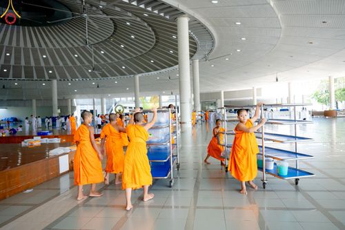 ภาพ No.174662:พิธีถวายภัตตาหารเมนูสวรรค์ เพื่อการบรรลุธรรม ณ หอฉันคุณยายอาจารย์ฯ วัดพระธรรมกาย วันที่ 23 พฤศจิกายน พ.ศ. 2567