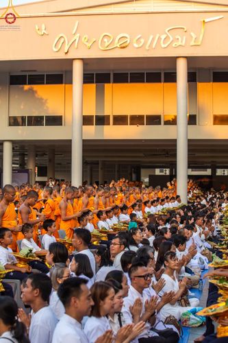 ภาพ No.132918:พิธีตัดปอยผม โครงการหน่อแก้วเปรียญธรรม รุ่นที่ 12 ณ ค่ายจองแชมป์ หมู่กฏิสามเณรเปรียญธรรม วัดพระธรรมกาย วันอาทิตย์ที่ 31 มีนาคม พ.ศ. 2567