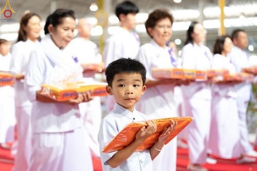 ภาพ No.167720:พิธีทอดกฐิน และ พิธีกรานกฐิน ในวันอาทิตย์ที่ 3 พฤศจิกายน พ.ศ. 2567 ณ วัดพระธรรมกาย จ.ปทุมธานี