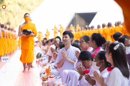 ภาพ No.107554:พิธีตักบาตรพระธรรมยาตราฯ ในโครงการธรรมยาตรากตัญญูบูชา มหาปูชนียาจารย์ พระมงคลเทพมุนี(สด จนฺทสโร) พระผู้ปราบมาร ปีที่ 12 ณ อนุสรณ์สถานมหาวิหารพระมงคลเทพมุนี อ.สองพี่น้อง จ.สุพรรณบุรี วันที่ 7 มกราคม พ.ศ. 2567