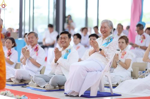 ภาพ No.272294:วันเสาร์ที่ 1 พฤศจิกายน พ.ศ. 2568 พิธีทอดกฐินสามัคคี สร้างกุฏิหมู่สามเณร ณ ศูนย์ปฏิบัติธรรมเบญจธรรม ปทุมธานี  ต.บ้านปทุม อ.สามโคก จ.ปทุมธานี