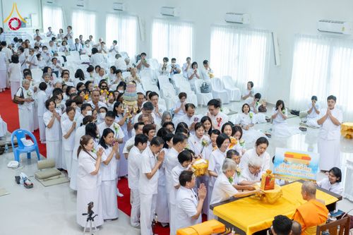 ภาพ No.174364:พิธีทอดกฐินกตัญญูบูชาธรรม ณ ศูนย์ปฏิบัติธรรมพระมงคลเทพมุนี อ.สองพี่น้อง จ.สุพรรณบุรี ในโครงการกฐินสามัคคีทั่วไทย 30,000 วัด บูชาธรรม 80 ปี หลวงพ่อธัมมชโย โดยคณะศิษยานุศิษย์วัดพระธรรมกาย วันที่ 10 พฤศจิกายน พ.ศ. 2567