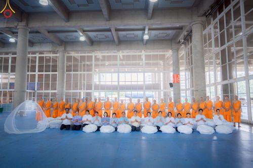 ภาพ No.218284:วันที่ 12-18 เมษายน พ.ศ. 2568 พระภิกษุและเจ้าหน้าที่อาสาสมัคร เตรียมพื้นที่ต้อนรับพักค้างพระสังฆาธิการ เนื่องในงานวันคุ้มครองโลก 22 เมษายน พ.ศ. 2568