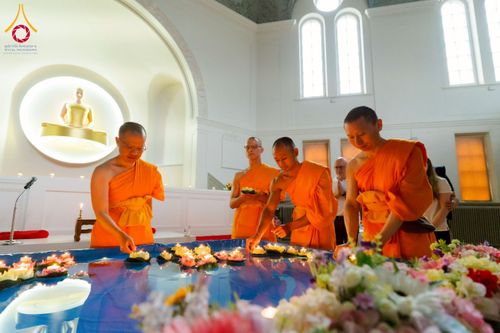 ภาพ No.232684:วันเสาร์ที่ 5 กรกฎาคม พ.ศ. 2568 Candlelight meditation & Vigil พิธีจุดเทียนให้สว่าง สู่ทางสงบ ณ วัดพระธรรมกายนอร์ธสวีเดน