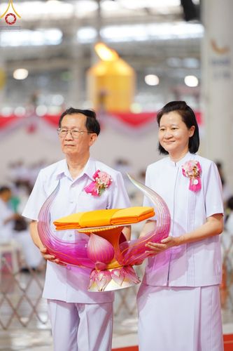 ภาพ No.154517:พิธีทอดผ้าป่าสมทบกฐินวัดพระธรรมกาย และสมทบกฐิน 30,000 วัดทั่วไทย ครั้งที่ 2 ณ สภาธรรมกายสากล วัดพระธรรมกาย วันอังคารที่ 17 กันยายน พ.ศ. 2567