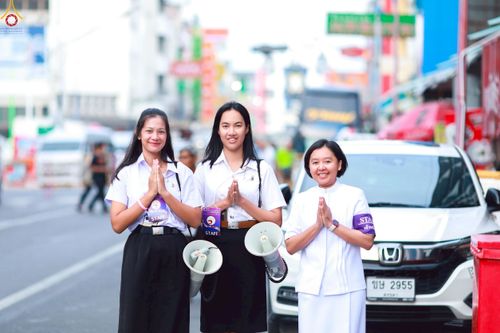 ภาพ No.237357:วันที่ 9-10 สิงหาคม พ.ศ. 2568 การเตรียมงาน เก็บงาน ของเจ้าหน้าที่ทุกสถานะ ในงานมหาสังฆทาน ตักบาตรพระ 10,000 รูป ใจกลางเมืองหาดใหญ่ จ.สงขลา