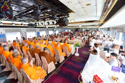 ภาพ No.224862:วันเสาร์ ที่ 10 พฤษภาคม พ.ศ. 2568 วัดพระธรรมกายฮ่องกง จัดพิธีปล่อยปลา บนเรือใหญ่บนอ่าวฮ่องกง และจัดพิธีถวายมหาสังฆทานกลางทะเล ประจำปี 2568 เนื่องในสัปดาห์วิสาขบูชาโลก