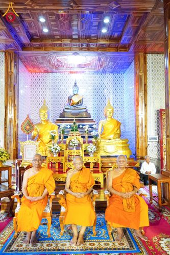 ภาพ No.146711:พิธีต้อนรับสัญญาบัตร พัดยศ ผ้าไตร ในโอกาสที่พระบาทสมเด็จพระเจ้าอยู่หัว ทรงพระกรุณาโปรดพระราชทานสัญญาบัตรตั้งสมณศักดิ์ พระวิมลศาสนวิเทศ (สำรวจ กมโล) เจ้าอาวาสวัดไทยนอร์เวย์ เป็นพระราชาคณะชั้นราช ในราชทินนามที่ “พระราชวชิรศาสนวิเทศ”