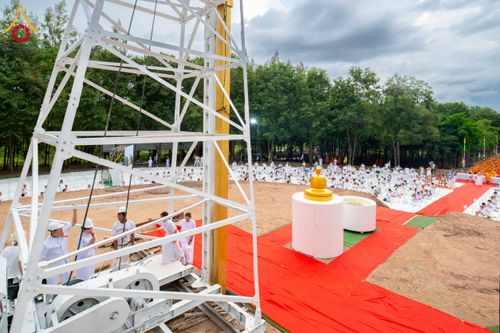 ภาพ No.261903:วันที่ 14 ตุลาคม พ.ศ. 2568 พิธีกลั่นแผ่นดิน โปรยทรายตอกเสาเข็มมหามงคลต้นแรก  สร้างองค์พระเจดีย์และจุดประทีปถวายเป็นพุทธบูชา ณ ศูนย์ปฏิบัติธรรมชัยนาท ต.ธรรมามูล อ.ชัยนาท จ.ชัยนาท