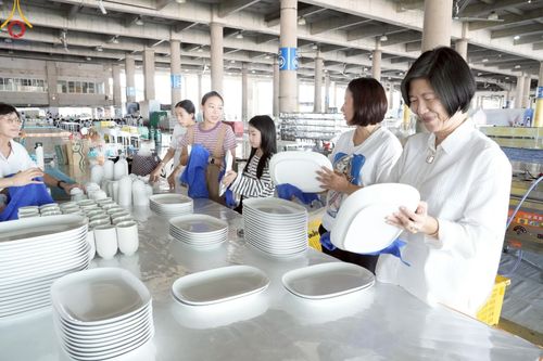 ภาพ No.219092:วันที่ 19-21 เมษายน พ.ศ. 2568 การเตรียมงานในลานธรรม , วิหารคด เพื่องานวันคุ้มครองโลก 22 เมษายน พ.ศ. 2568