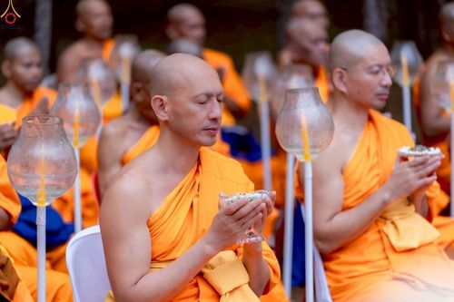 ภาพ No.238364:วันเสาร์ที่ 9 สิงหาคม พ.ศ. 2568 พิธีกลั่นแผ่นดิน โปรยทราย และจุดประทีปถวายเป็นพุทธบูชา จ.ระยอง สถาปนาองค์พระเจดีย์เพื่อสร้างสันติภาพโลก ณ ศูนย์ปฏิบัติธรรมระยอง(บ้านช่องลม) ต.บางบุตร อ.บ้านค่าย จ.ระยอง