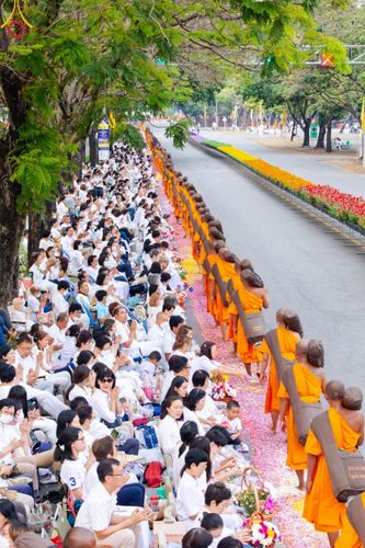 ภาพ No.120331:พิธีต้อนรับพระธรรมยาตรา ในโครงการธรรมยาตรา กตัญญูบูชา มหาปูชนียาจารย์ พระมงคลเทพมุนี(สด จนฺทสโร) พระผู้ปราบมาร อนุสรณ์สถาน 7 แห่ง ปีที่ 12 วันที่ 28 มกราคม พ.ศ. 2567 ณ วัดพระธรรมกาย จ.ปทุมธานี (ชุดที่ 2)