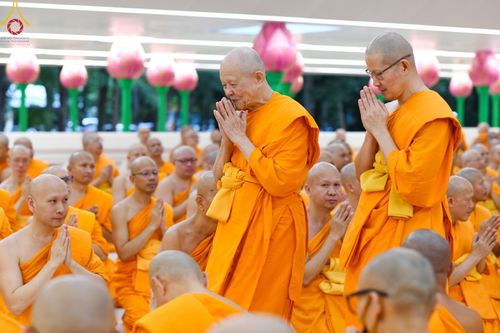 ภาพ No.162356:วันมหาปวารณาออกพรรษา วันพฤหัสบดีที่ 17 ตุลาคม พ.ศ. 2567 (ขึ้น 15 ค่ำ เดือน 11 ) ณ อุโบสถ วัดพระธรรมกาย