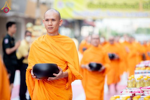 ภาพ No.180307:พิธีทำบุญตักบาตร ข้าวสารอาหารแห้ง แด่คณะสงฆ์ 99 รูป เนื่องในวันพ่อแห่งชาติ ปีที่ 50 ณ ศูนย์การค้าตลาดรังสิต ซ.รังสิต-ปทุมธานี 5 วันที่ 5 ธันวาคม พ.ศ. 2567