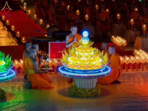 ภาพ No.266316:วันพุธที่ 5 พฤศจิกายน พ.ศ. 2568 (วันพระ ขึ้น 15 ค่ำ เดือน 12) พิธีลอยกระทงธรรม  ณ สระมหาเศรษฐีทะเลบุญ มหาวิหารพระมงคลเทพมุนี วัดพระธรรมกาย จ.ปทุมธานี