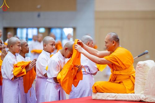 ภาพ No.215790:วันเสาร์ที่ 5 เมษายน พ.ศ. 2568 พิธีขอบรรพชา พิธีขอสรณคมน์และศีล  พิธีขอนิสสัย พิธีถวายบาตร ในโครงการบรรพชาสามเณรฟื้นฟูพระพุทธศาสนาทั่วไทย , โครงการหน่อแก้วเปรียญธรรม รุ่นที่ 13 ,  โครงการสามเณรยุวธรรมทายาท รุ่นที่ 33 , โครงการสามเณรมัชฌิมธรรมทายาท รุ่นที