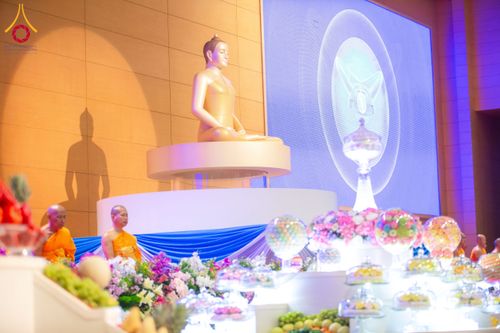ภาพ No.209556:วันอาทิตย์ที่ 2 มีนาคม พ.ศ. 2568 พิธีบูชาข้าวพระ ณ สภาธรรมกายสากล วัดพระธรรมกาย
