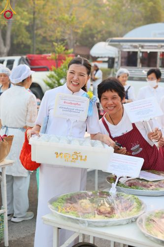 ภาพ No.110708:พิธีถวายภัตตาหารเป็นสังฆทาน แด่คณะพระธรรมยาตราฯ ในโครงการธรรมยาตรากตัญญูบูชา มหาปูชนียาจารย์ พระมงคลเทพมุนี(สด จนฺทสโร) พระผู้ปราบมาร อนุสรณ์สถาน 7 แห่ง ปีที่ 12 วันที่ 12 มกราคม พ.ศ. 2567 ณ อนุสรณ์สถานมหาวิหารพระมงคลเทพมุนี(โลตัสแลนด์) อ.สองพี่น้อง จ.สุ