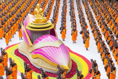 ภาพ No.189217:พระธรรมยาตราปฏิบัติธรรม และถ่ายภาพหมู่ประวัติศาสตร์ ในโครงการธรรมยาตรา กตัญญูบูชา มหาปูชนียาจารย์ พระมงคลเทพมุนี(สด จนฺทสโร) พระผู้ปราบมาร อนุสรณ์สถาน 7 แห่ง ปีที่ 13 วันที่ 4 มกราคม พ.ศ. 2568 ณ อนุสรณ์สถานมหาวิหารพระมงคลเทพมุนี (โลตัสแลนด์) อ.สองพี่น้อง