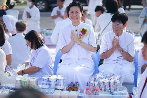 ภาพ No.180437:พิธีตักบาตรพระ ๑,๐๐๐ รูป ฉลองเมืองลำปาง ๑,๓๔๔ ปี วันเสาร์ที่ ๗ ธันวาคม พ.ศ. ๒๕๖๗ ณ ลานพระบรมราชานุสาวรีย์ พระนเรศวรมหาราช อ.เกาะคา จ.ลำปาง