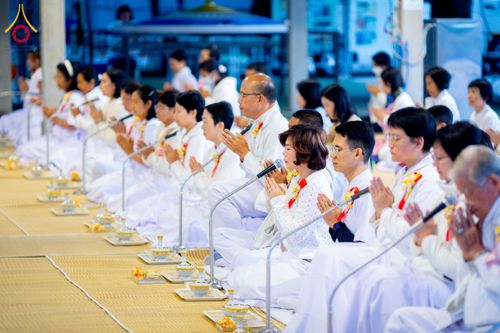 ภาพ No.194390:พิธีถวายภัตตาหารเป็นสังฆทาน แด่พระธรรมยาตรา ณ อนุสรณ์สถานมหาวิหารพระมงคลเทพมุนี (โลตัสแลนด์) อ.สองพี่น้อง จ.สุพรรณบุรี ในโครงการธรรมยาตรา กตัญญูบูชา มหาปูชนียาจารย์ พระมงคลเทพมุนี(สด จนฺทสโร) พระผู้ปราบมาร ปีที่ 13 วันที่ 13 มกราคม พ.ศ.2568