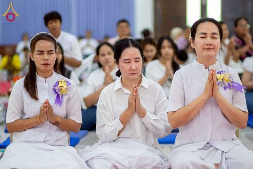 ภาพ No.218069:วันอาทิตย์ที่ 13 เมษายน พ.ศ. 2568 พิธีตักบาตรฉลองสามเณรใหม่ 75 รูป เนื่องในวันสงกรานต์ (โครงการบรรพชาสามเณรฟื้นฟูพระพุทธศาสนาทั่วไทย ประจำปีพุทธศักราช 2568) ณ ศูนย์ปฏิบัติธรรมระยอง(บ้านช่องลม) ตำบลบางบุตร อำเภอบ้านค่าย จังหวัดระยอง