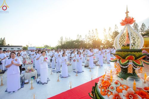 ภาพ No.192662:พิธีจุดประทีปถวายเป็นพุทธบูชา และบูชาธรรมมหาปูชนียาจารย์ ณ อนุสรณ์สถานคลองบางนางแท่น อ.สามพราน จ.นครปฐม ในโครงการธรรมยาตรา กตัญญูบูชา มหาปูชนียาจารย์ พระมงคลเทพมุนี(สด จนฺทสโร) พระผู้ปราบมาร อนุสรณ์สถาน 7 แห่ง ปีที่ 13 วันที่ 10 มกราคม พ.ศ. 2568