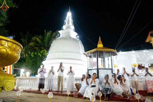 ภาพ No.141930:PhotoStory มหาศรัทธา ธรรมยาตราศรีลังกา EP.7 พิธีจุดวิสาขประทีป 6 วัด ถวายเป็น พุทธบูชา  โครงการสยาม-ลังกา ธรรมยาตรา  ฉลองเทศกาลวิสาขบูชาแห่งชาติ ศรีลังกา วันที่ 16 เดือนมิถุนายน พ.ศ. 2567