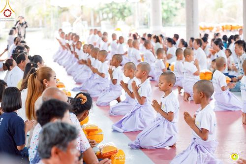 ภาพ No.215971:วันพฤหัสบดีที่ 3 เมษายน พ.ศ. 2568 พิธีบรรพชาสามเณร ภาคฤดูร้อน รุ่นที่ 15  บูชาธรรมหลวงพ่อธัมมชโย 81 ปี 81 รูป ณ ศูนย์ปฏิบัติธรรมสวนผึ้ง จ.ราชบุรี