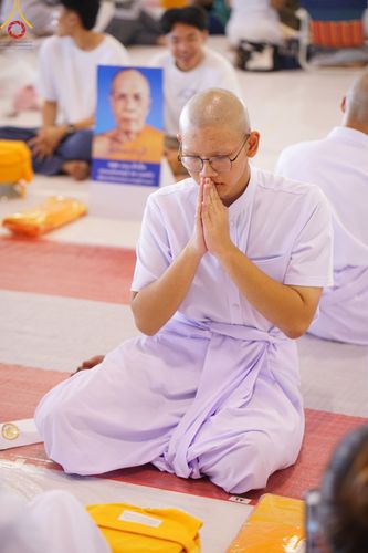 ภาพ No.133925:พิธีขอขมามอบผ้าไตร โครงการบรรพชาสามเณร ศูนย์อบรมวัดพระธรรมกาย ณ วัดพระธรรมกาย วันเสาร์ที่ 6 เมษายน พ.ศ. 2567