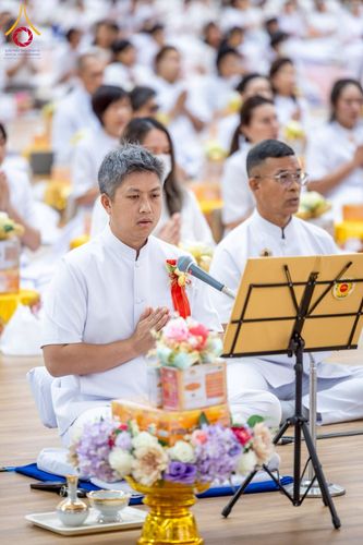 ภาพ No.239586:วันอาทิตย์ที่ 17 สิงหาคม พ.ศ. 2568 พิธีถวายคิลานเภสัช และอุปกรณ์ทางการแพทย์ แด่คณะสงฆ์ เนื่องในวันธรรมชัย ณ ห้องแก้วสารพัดนึก 2 สภาธรรมกายสากล วัดพระธรรมกาย