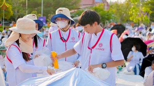 ภาพ No.112470:V.11 สามารถ การเตรียมงาน เก็บงาน การรับบุญของเจ้าหน้าที่หน่วยงานต่างๆ เพื่อโครงการธรรมยาตรา กตัญญูบูชา มหาปูชนียาจารย์ พระมงคลเทพมุนี (สด จนฺทสโร) พระผู้ปราบมาร อนุสรณ์สถาน 7 แห่ง ปีที่ 12 ระหว่างวันที่ 2 - 31 มกราคม พ.ศ.2567