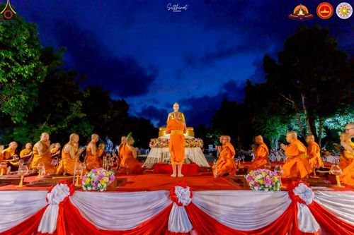 ภาพ No.224496:วันจันทร์ที่ 12 พฤษภาคม พ.ศ. 2568  ชาวพุทธในอินโดนีเซีย ร่วมฉลองวิสาขบูชาจุดประทีปกว่า 200,000 ดวง ณ พระมหาเจดีย์บรมพุทโธ  เจริญพุทธมนต์ถวาย “พระวชิรเกล้าเจ้าอยู่หัว”