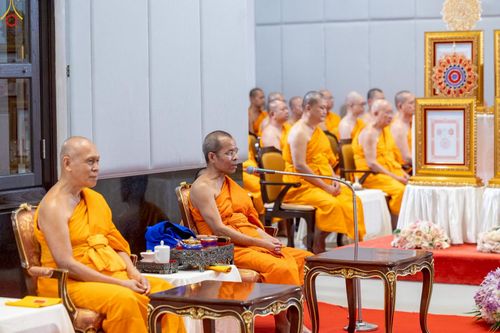 ภาพ No.230955:วันอังคารที่ 1 กรกฎาคม พ.ศ. 2568 ผู้ว่าราชการจังหวัดปทุมธานี เป็นประธานพิธีต้อนรับ สัญญาบัตร พัดยศ พระครูสัญญาบัตรสายต่างประเทศ วัดพระธรรมกาย ประจำปี พ.ศ. 2568 จำนวน 19 รูป